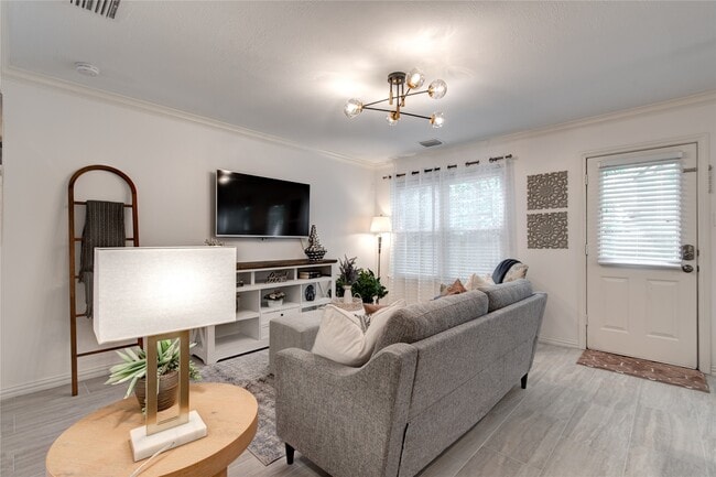property at 35 N Walden Elms Cir