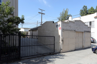 3810-3810 1/2 W 1st St in Los Angeles, CA - Foto de edificio - Building Photo