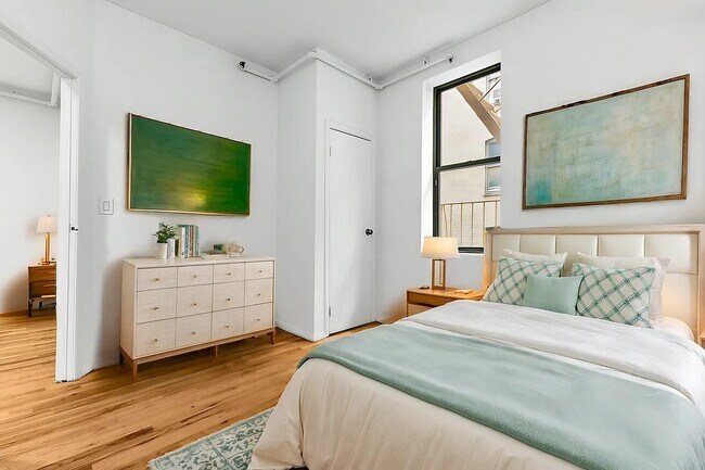 239 W 63rd St in New York, NY - Building Photo - Building Photo