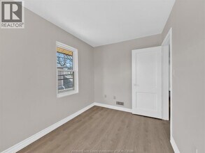535 Pine St in Windsor, ON - Building Photo - Building Photo