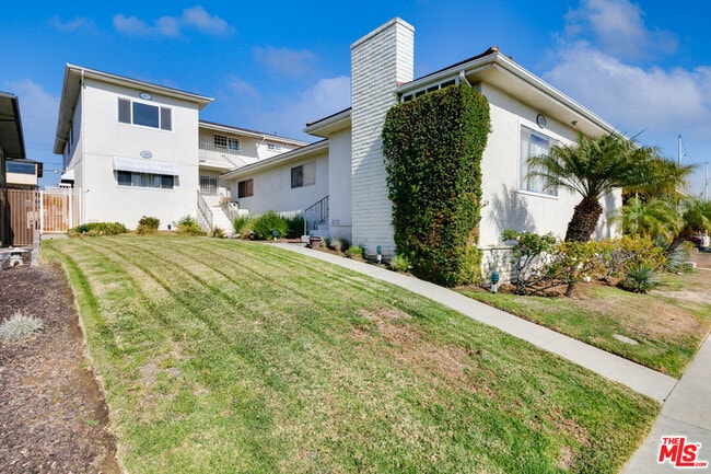 5011 W 59th St in Los Angeles, CA - Building Photo - Building Photo