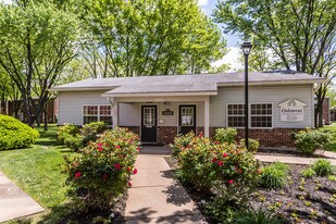 Oakmont Townhomes in St. Louis, MO - Building Photo