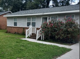 123 Arthur Ct in Jacksonville, NC - Building Photo