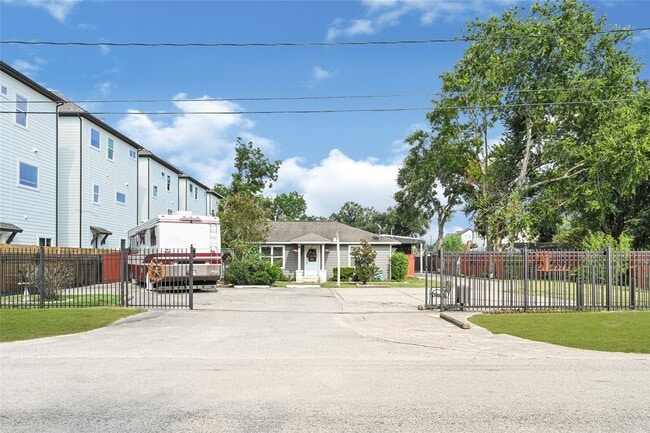 property at 2302 Hoskins Dr