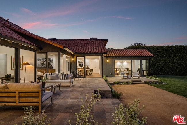 property at 992 Napoli Dr