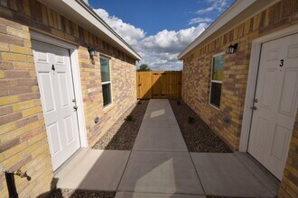 5000 N Hiawatha Dr in Pharr, TX - Building Photo - Building Photo