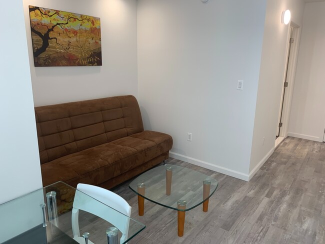 433 W 53rd St in New York, NY - Building Photo - Building Photo
