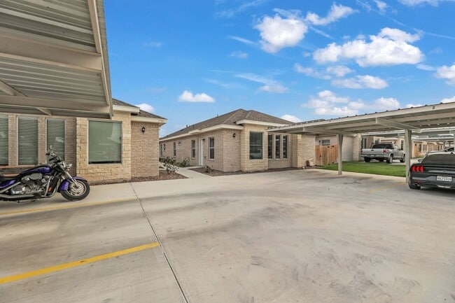 5701 Nightingale Ave in McAllen, TX - Building Photo - Building Photo