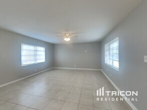 6313 S Clark Ave in Tampa, FL - Building Photo - Building Photo