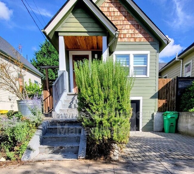 property at 3962 NE Grand Ave