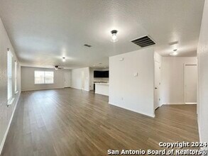 2427 Rainbow Basin in Converse, TX - Building Photo - Building Photo