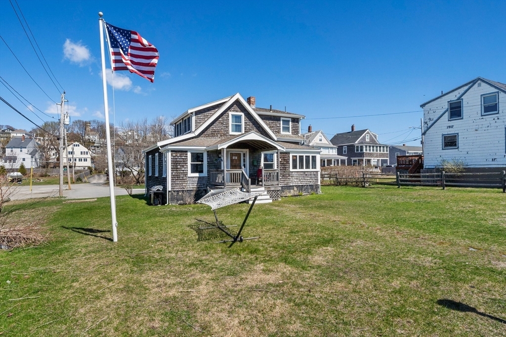 3 W St in Hull, MA - Foto de edificio