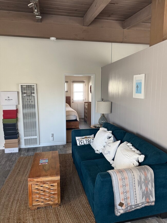 323 31st Pl, Unit APT in Manhattan Beach, CA - Building Photo - Building Photo