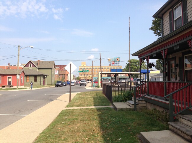 947 Prospect St, Unit 1 in Indianapolis, IN - Foto de edificio - Building Photo