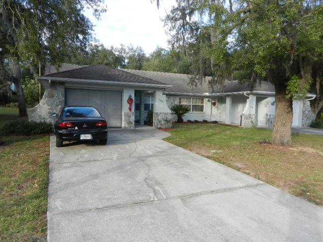 7427 Mead Dr in Spring Hill, FL - Building Photo - Building Photo