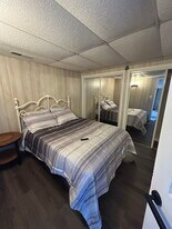 5565 Hillcrest Dr in Union City, GA - Building Photo