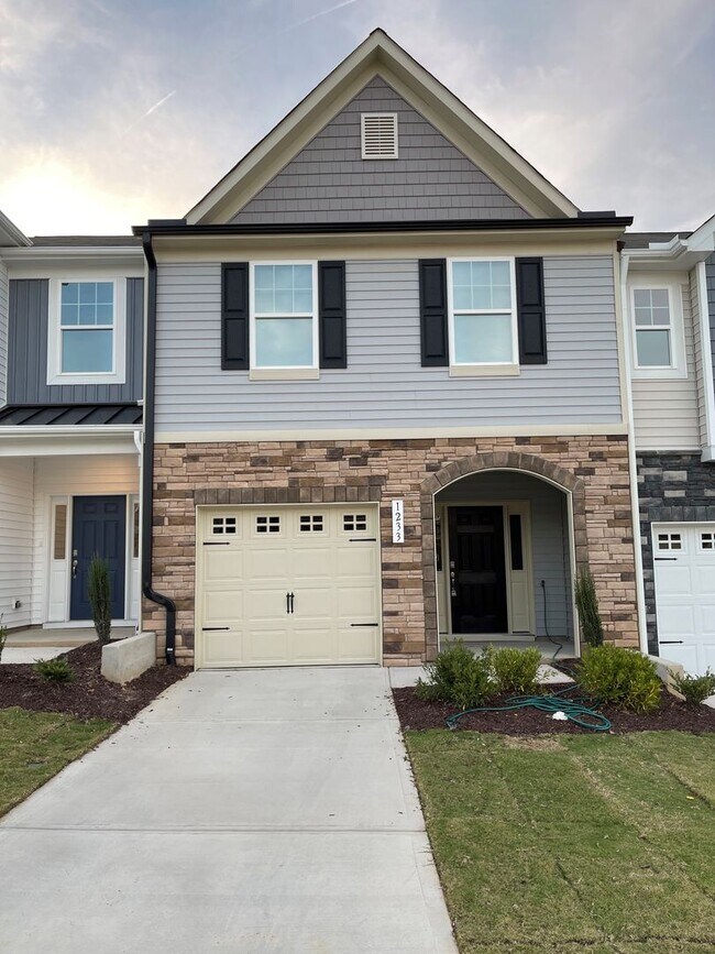 1233 Channel Drop Loop Zebulon, NC Casas y apartamentos de Alquiler