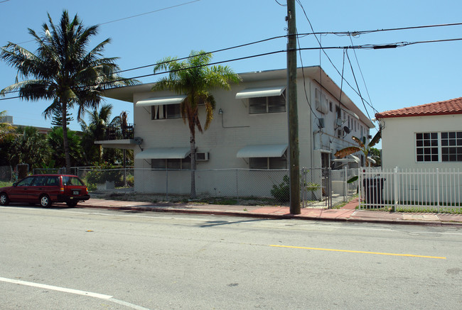 8415 Crespi Blvd in Miami Beach, FL - Building Photo - Building Photo