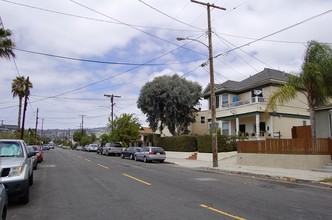 252 W 11th in San Pedro, CA - Foto de edificio - Building Photo