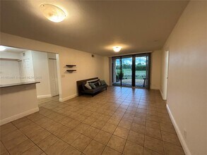 5761 Riverside Dr in Coral Springs, FL - Building Photo - Building Photo