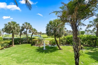 2335 S Ocean Blvd in Palm Beach, FL - Building Photo - Building Photo