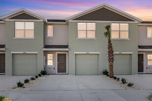 1011 SPOTTED EGRET Loop in Ruskin, FL - Building Photo