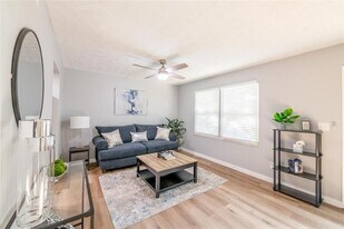 859 Regal Path Ln in Decatur, GA - Building Photo