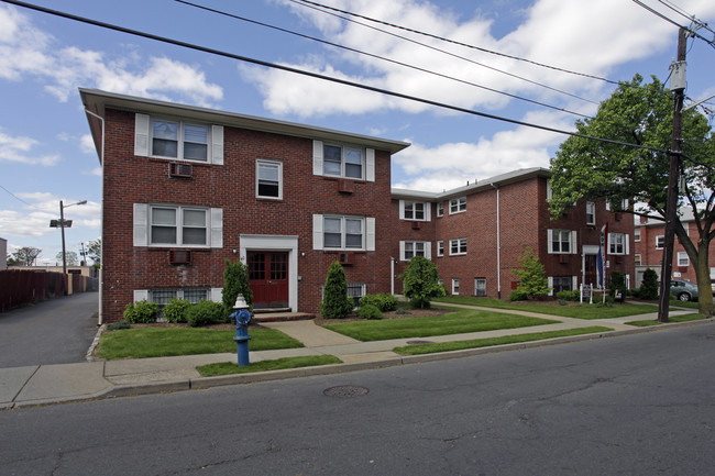 Colonial Village in Irvington, NJ - Building Photo - Building Photo