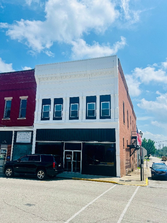 101 E Main St in Odon, IN - Foto de edificio