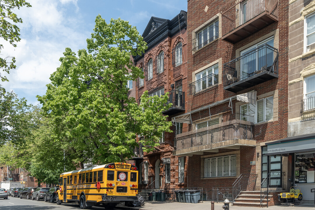 675 Bedford Ave in Brooklyn, NY - Building Photo