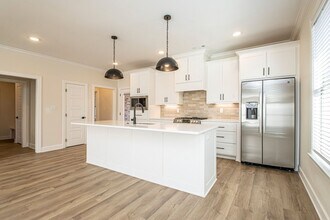 208 Kanis Ridge Dr in Little Rock, AR - Building Photo - Building Photo