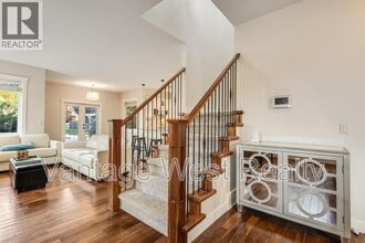 5308 Upper Mission Dr in Kelowna, BC - Building Photo - Building Photo