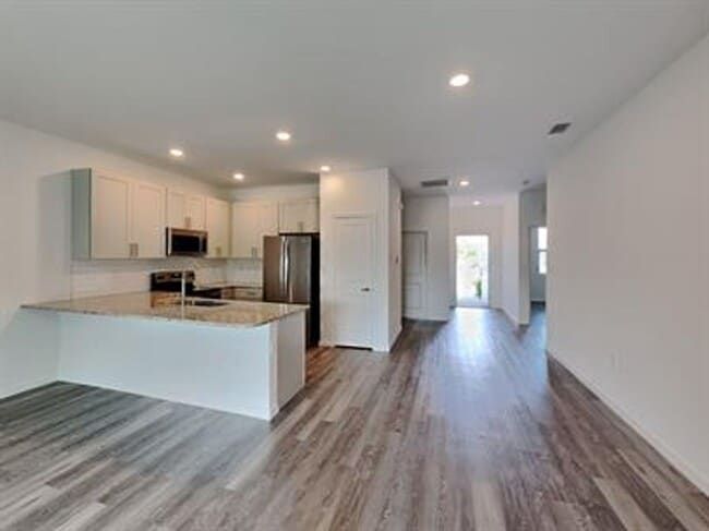 3106 SE Santa Barbara Pl in Cape Coral, FL - Building Photo - Building Photo