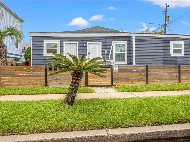 1321 35th St in Galveston, TX - Building Photo
