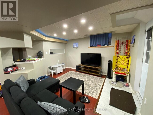 622 Chartwell Ct in Pickering, ON - Building Photo - Building Photo