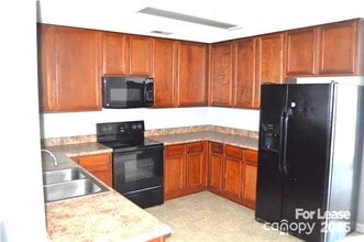 110 Steam Engine Dr in Mooresville, NC - Building Photo - Building Photo
