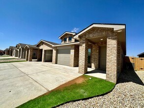 2008 Aberdeen Ave in Wolfforth, TX - Building Photo - Building Photo