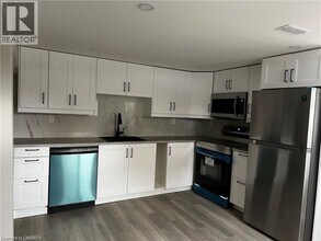 7 Welbourn Dr in Hamilton, ON - Building Photo - Building Photo