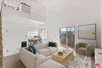 1125 Pico Blvd in Santa Monica, CA - Building Photo - Building Photo