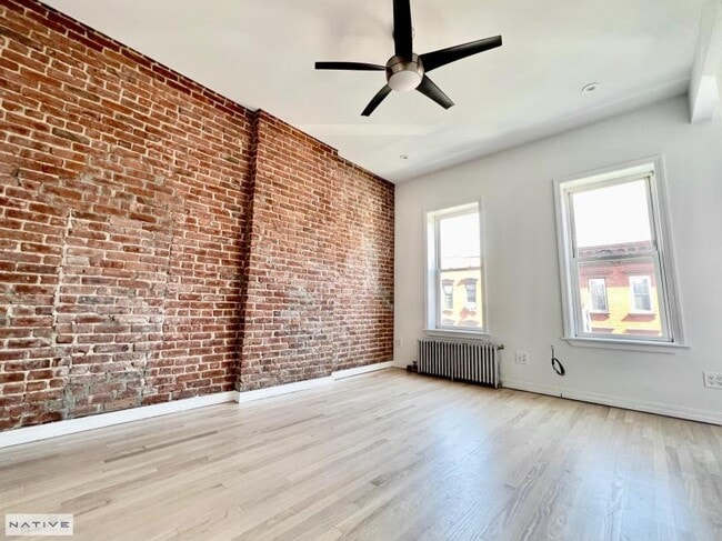669 Manhattan Ave in Brooklyn, NY - Building Photo - Building Photo