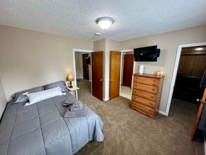 275 Tompkins St, Unit 2 in Cortland, NY - Foto de edificio - Building Photo