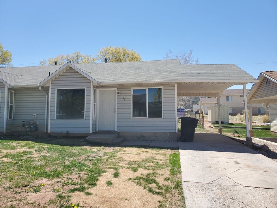 84 W Robbers Roost Rd in Cedar City, UT - Building Photo