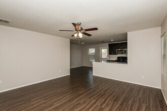 412 Blue Crow Ln in Haslet, TX - Foto de edificio - Building Photo