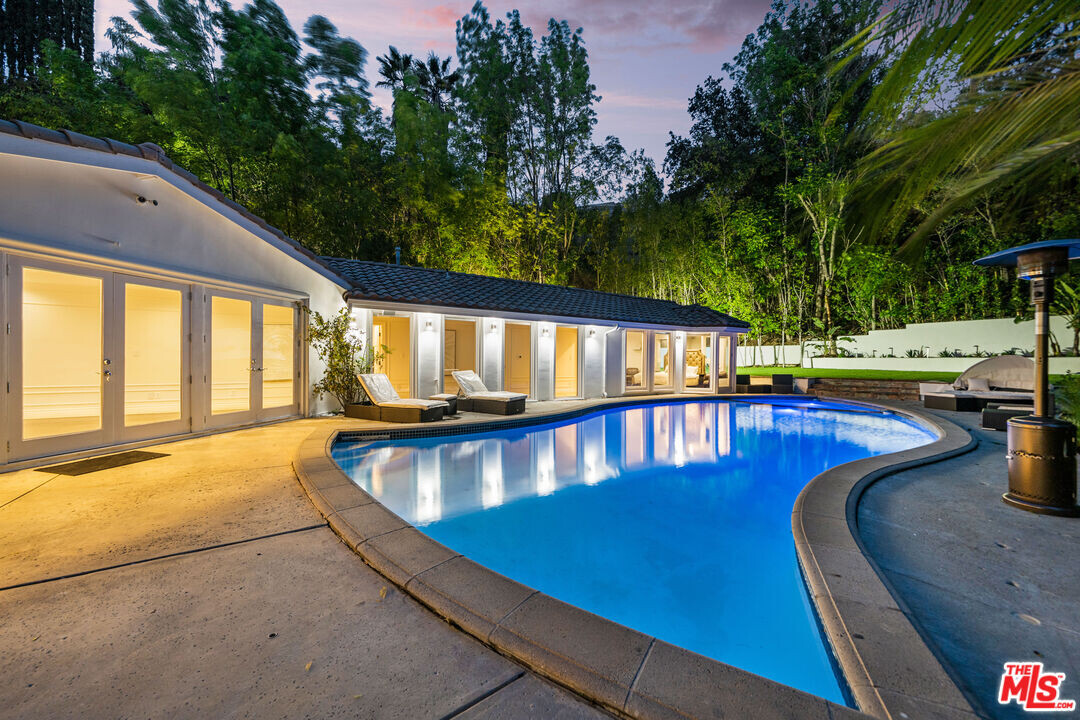 16221 Elisa Pl in Los Angeles, CA - Building Photo