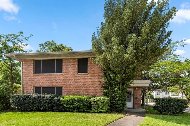 2602 Oakdale St photo'