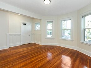 136 Huron Ave in Cambridge, MA - Building Photo - Building Photo