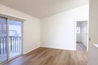 Pinebrook Corner Apartments in Wisconsin Dells, WI - Foto de edificio - Building Photo