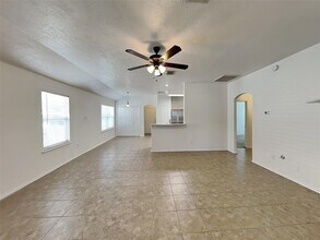 18475 Sunrise Pines Dr in Montgomery, TX - Building Photo - Building Photo