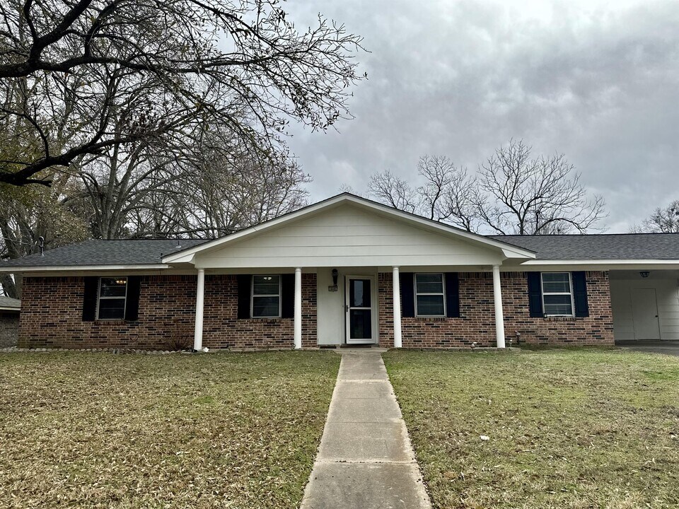 408 Walnut St in Mount Pleasant, TX - Building Photo