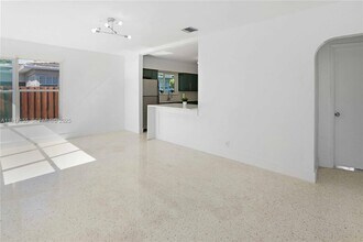 39 SE 13th Terrace in Dania Beach, FL - Building Photo - Building Photo